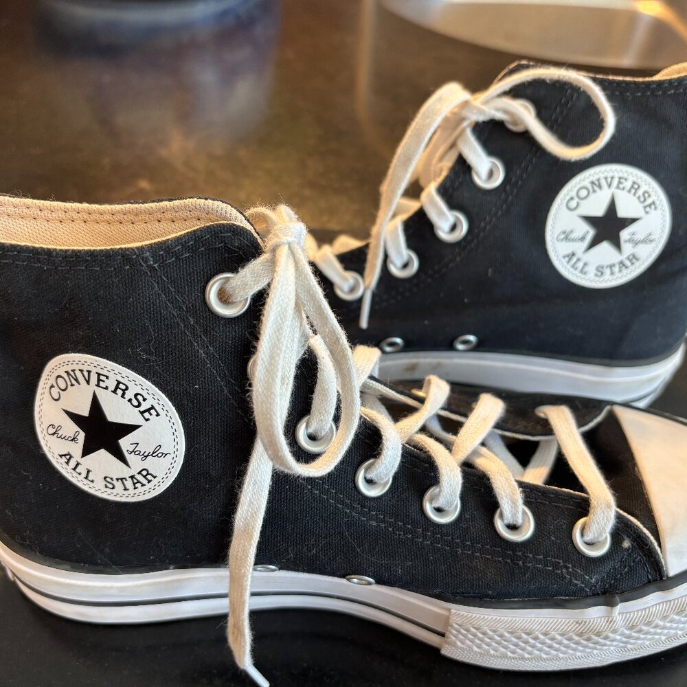 Converse Women US 7 BLACK HIGHTOPS